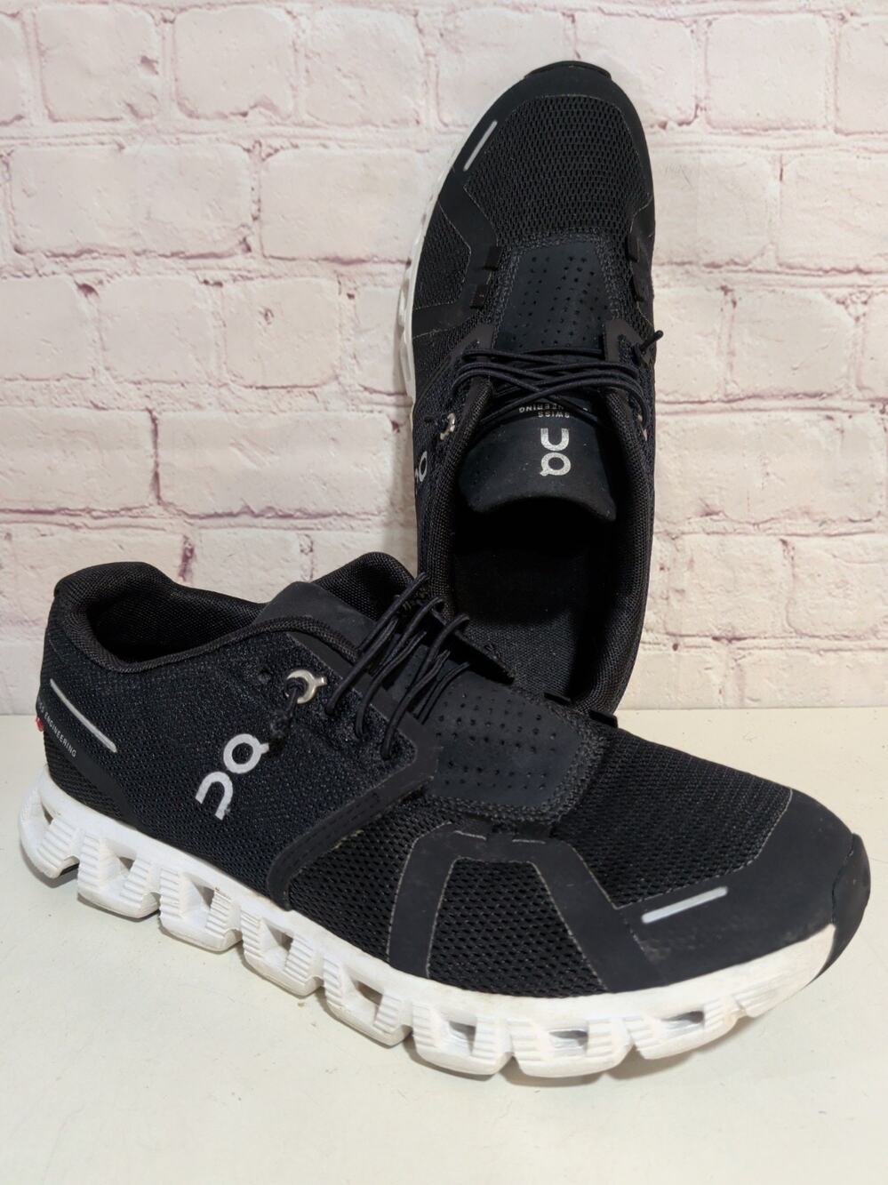 On Running Cloud 5 Women Shoe Size 7.5 Road Walk Casual Work Gym Nurse 59.98904